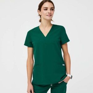 New Figs Casma Three-Pocket Scrub Top Hunter Green Size M